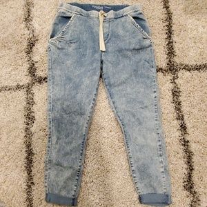 MATERNITY- SIGNATURE JOGGER ( LEVIS)